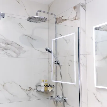 아파트 Sunlit Marble